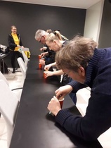 Taidon näytteitä pinsettityöskentelystä