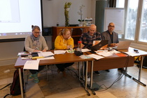 Kokouksen puheenjohtajisto ja sihteeristö.