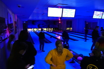 Viidentenä kilpailutehtävänä oli keilaaminen ja sehän vasta lystiä olikin.