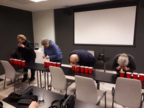 Taidon näytteitä, kuinka mukit liikkuu ilmapallolla