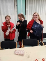 Illalle oli määrä pukeutua punaiseen??