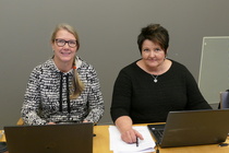 Puheenjohtajat Piri ja Sirkka-Liisa johtivat kokousta Pasilasta käsin.