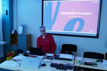 Ammattiliitto Pron Turvan asiamies kertomassa jäsenetuuksista